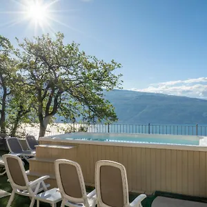 Piccola Meraviglia Sul Garda , Muslone Italien